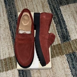 Clarks moccasins